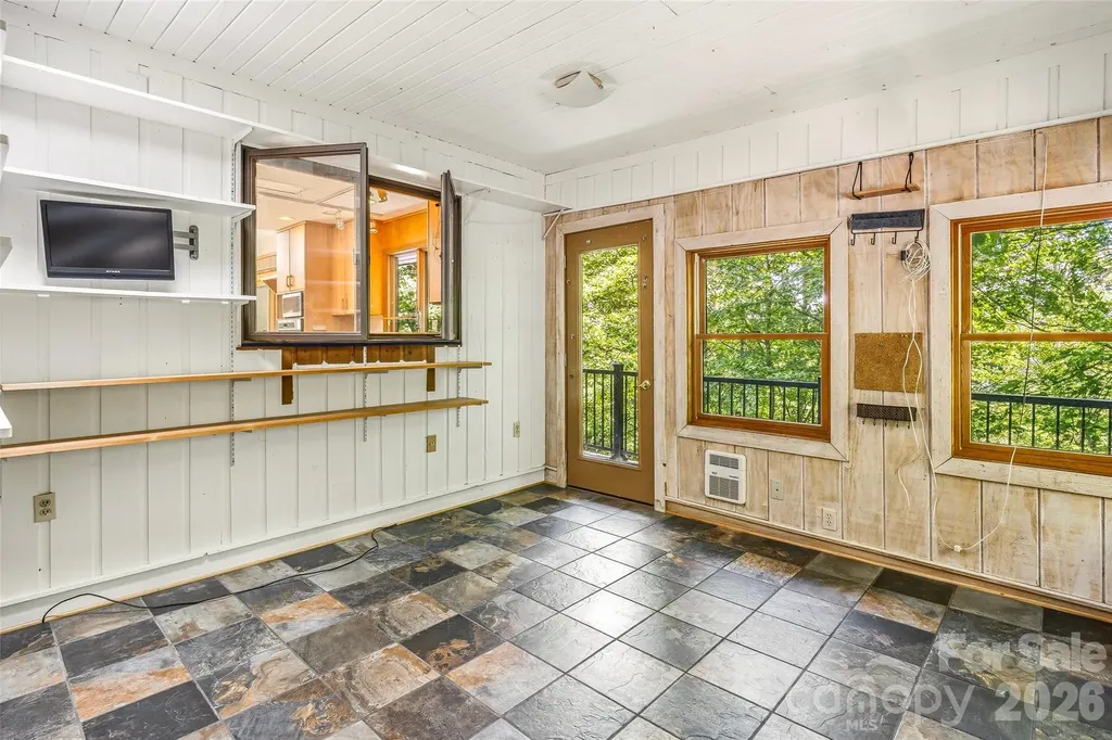 1430 Valmont Drive Hendersonville NC 28791