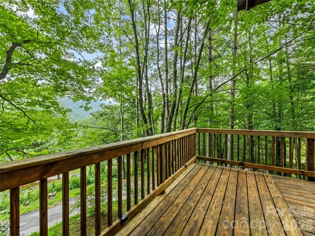 33 Wenlock Way Waynesville NC 28785