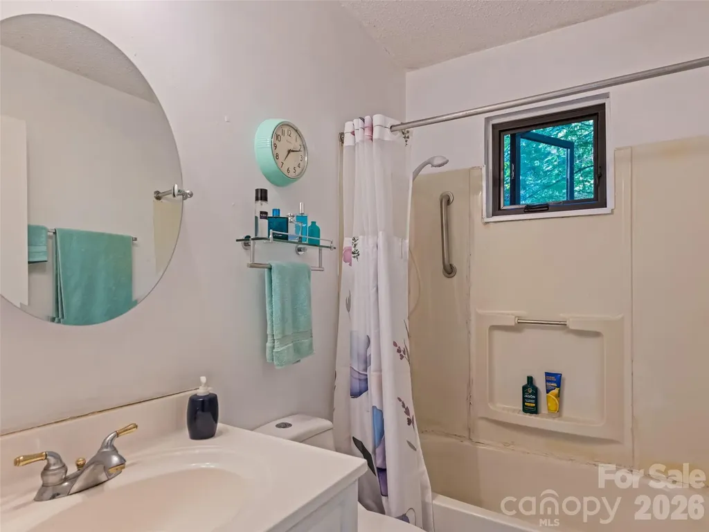 33 Wenlock Way Waynesville NC 28785