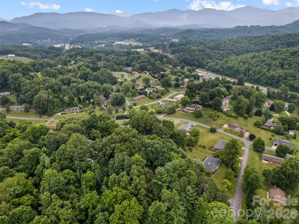 33 Wenlock Way Waynesville NC 28785