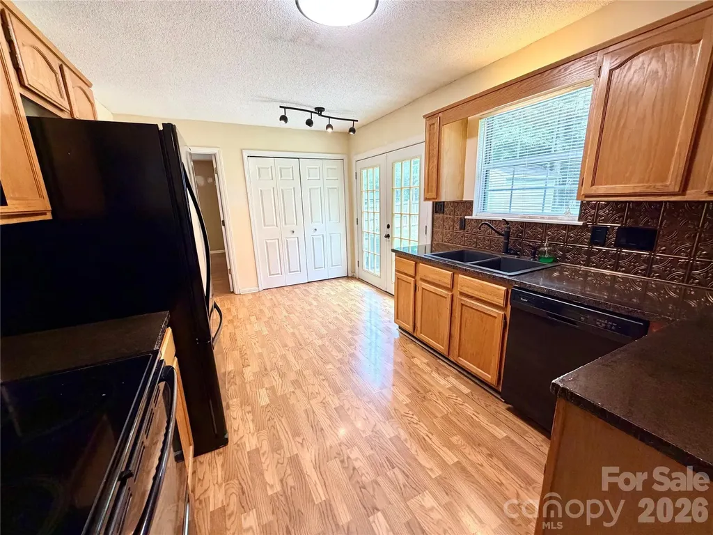 8004 Glencannon Drive Charlotte NC 28227