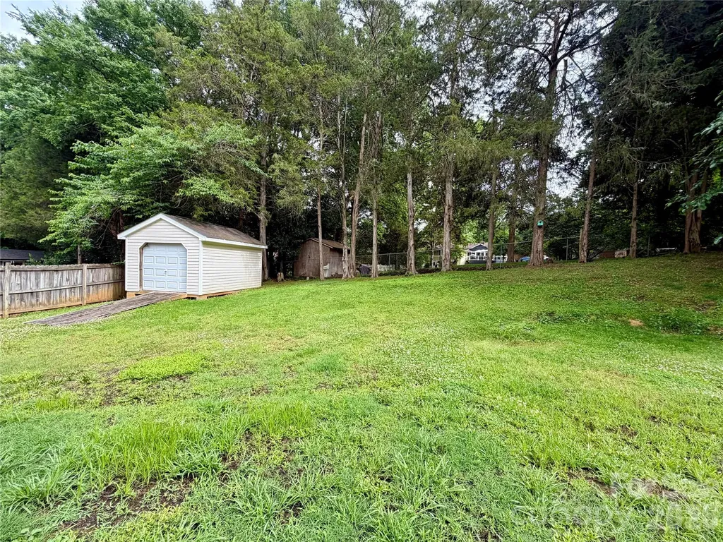 8004 Glencannon Drive Charlotte NC 28227
