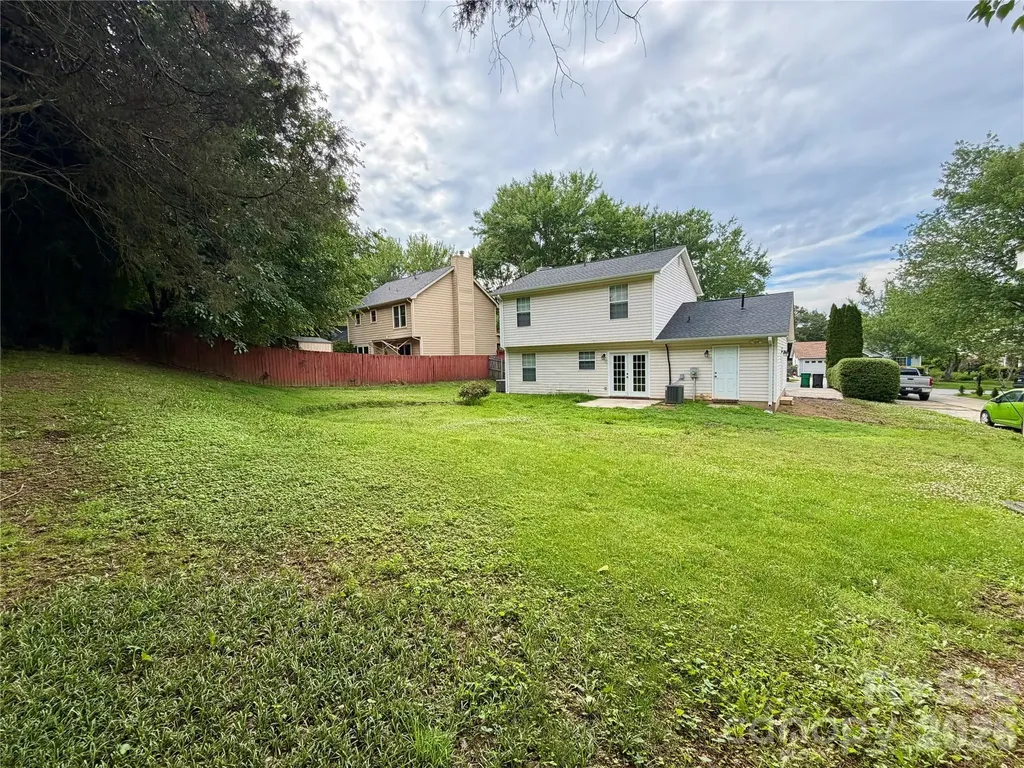 8004 Glencannon Drive Charlotte NC 28227