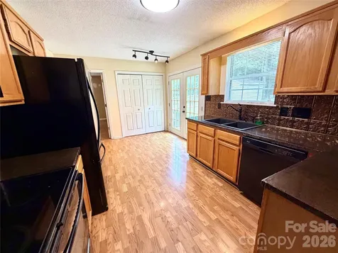 8004 Glencannon Drive Charlotte NC 28227