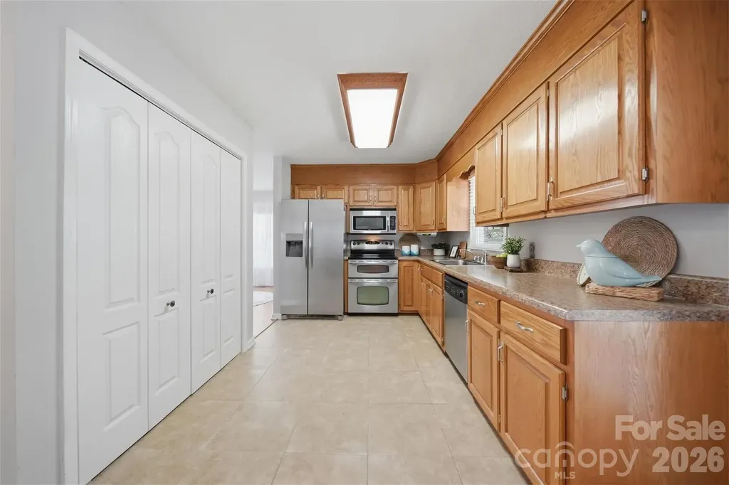 1948 Twin Ponds Drive Hickory NC 28602