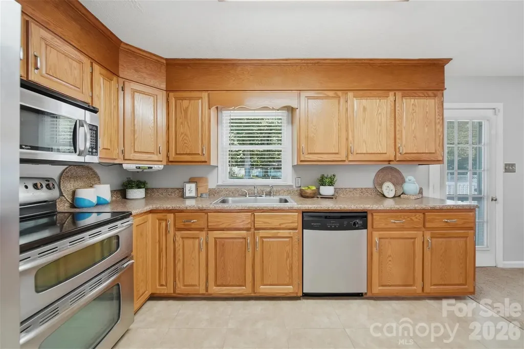 1948 Twin Ponds Drive Hickory NC 28602