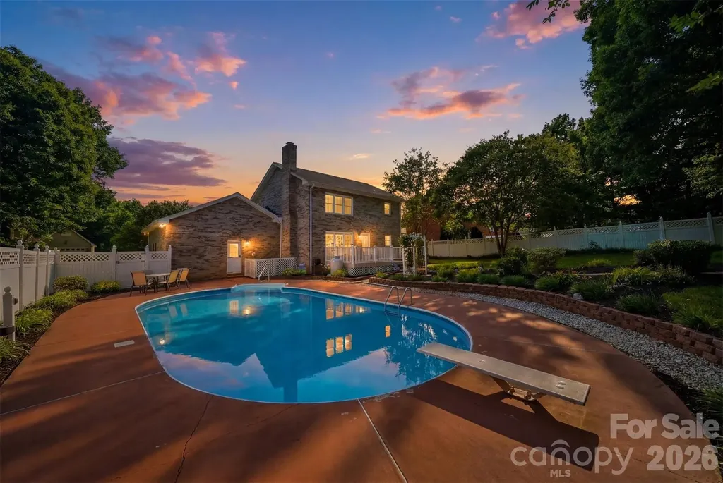 1948 Twin Ponds Drive Hickory NC 28602
