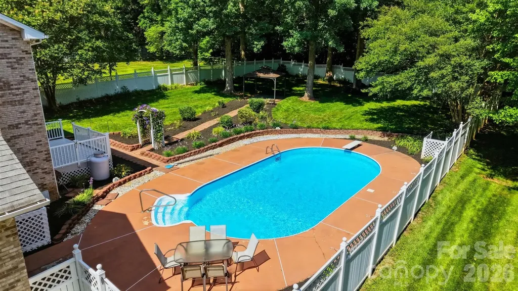 1948 Twin Ponds Drive Hickory NC 28602