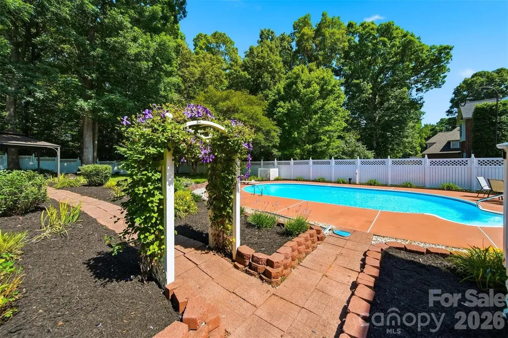 1948 Twin Ponds Drive Hickory NC 28602