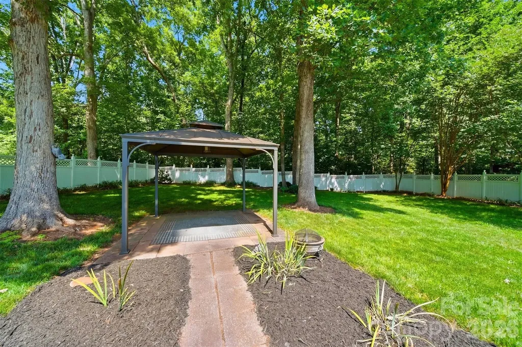 1948 Twin Ponds Drive Hickory NC 28602