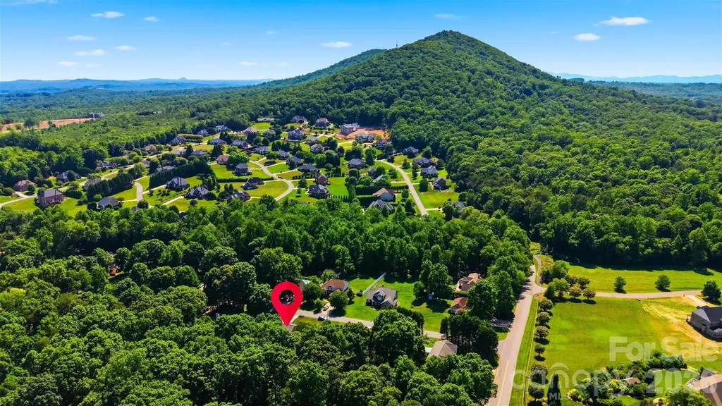 1948 Twin Ponds Drive Hickory NC 28602