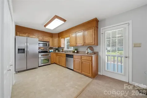 1948 Twin Ponds Drive Hickory NC 28602
