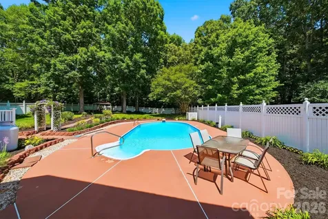 1948 Twin Ponds Drive Hickory NC 28602