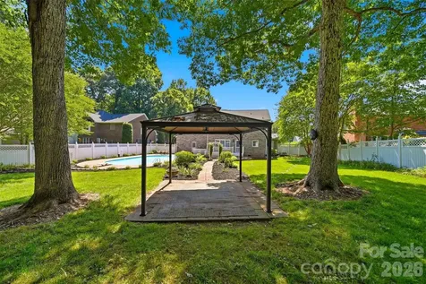 1948 Twin Ponds Drive Hickory NC 28602