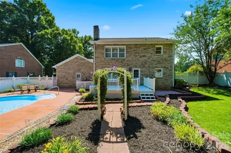 1948 Twin Ponds Drive Hickory NC 28602
