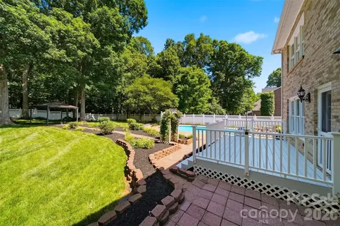 1948 Twin Ponds Drive Hickory NC 28602
