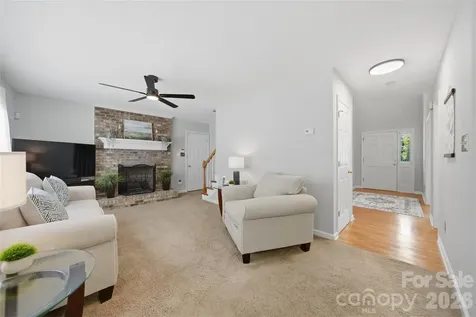 1948 Twin Ponds Drive Hickory NC 28602