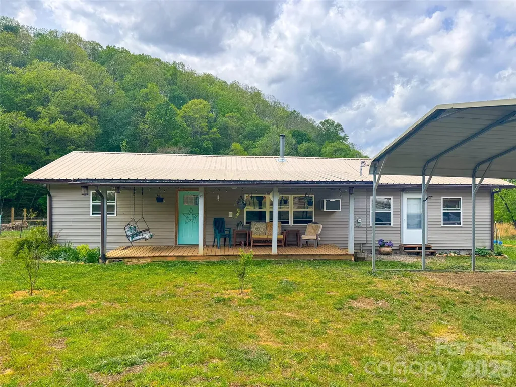 3325 Packs Mountain Road Murphy NC 28906