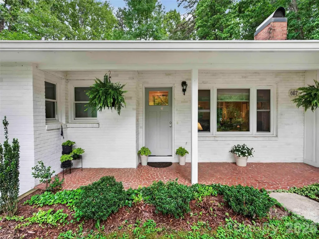 52 Melody Lane Saluda NC 28773