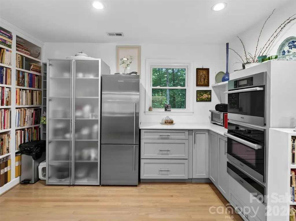 52 Melody Lane Saluda NC 28773