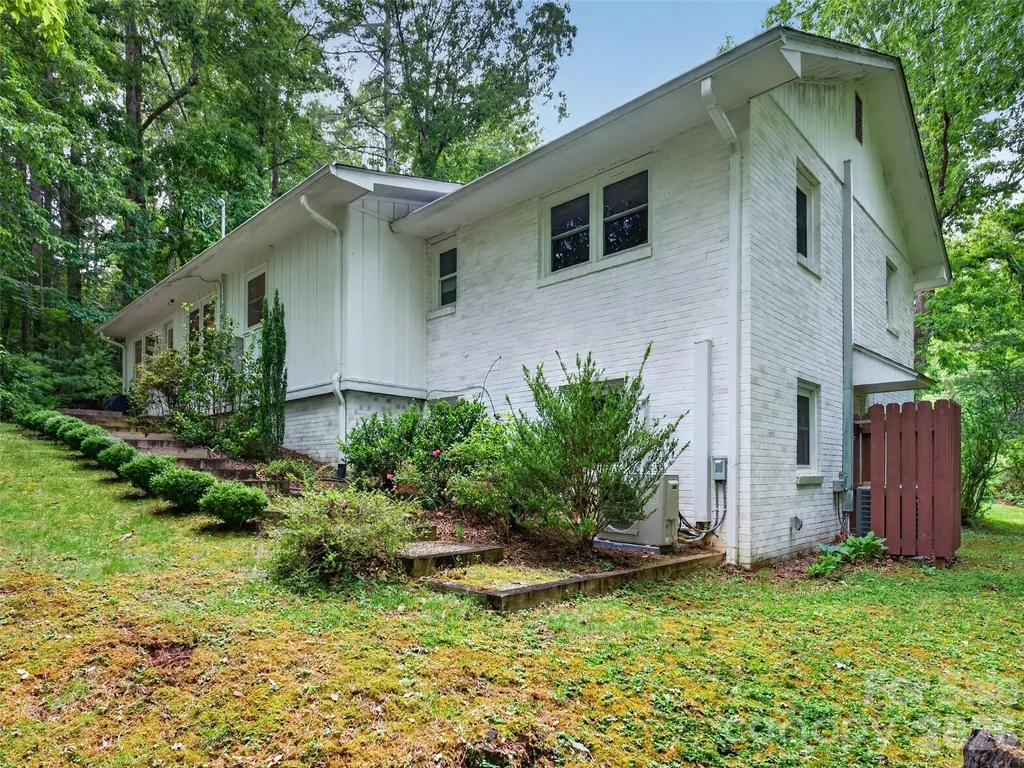 52 Melody Lane Saluda NC 28773