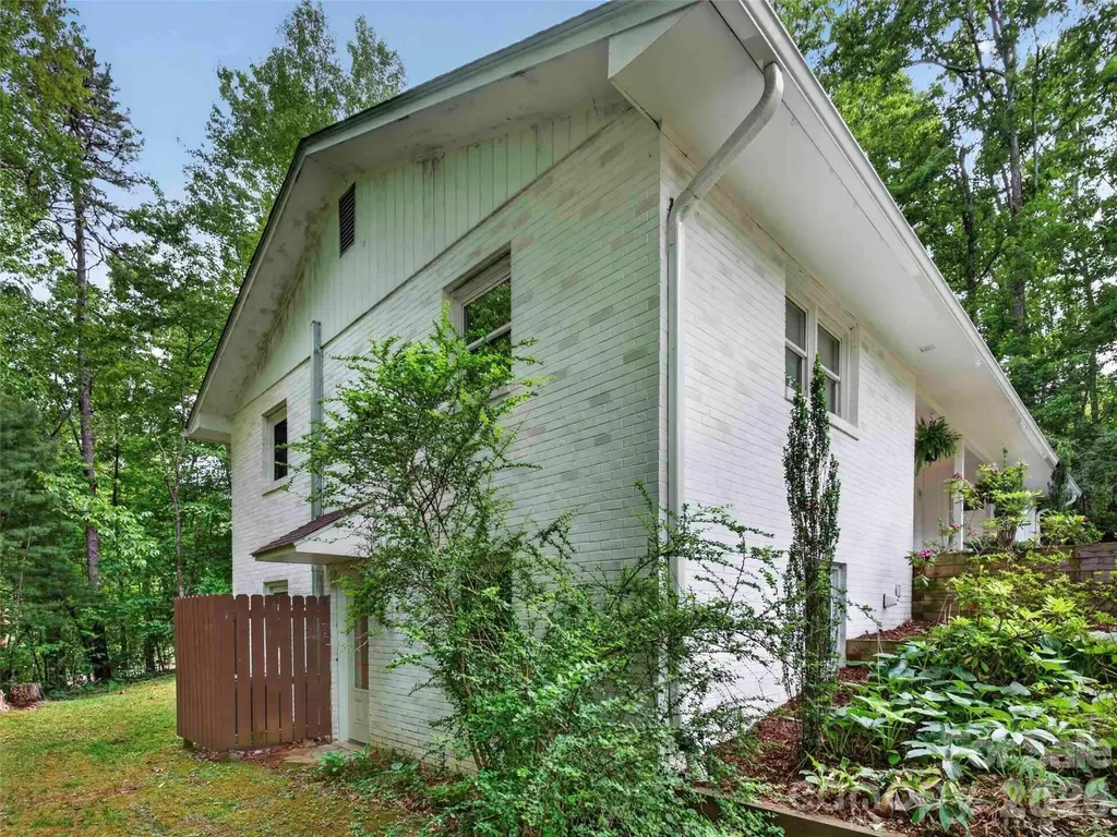 52 Melody Lane Saluda NC 28773