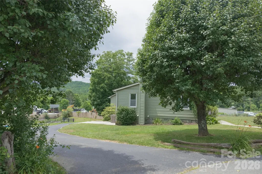 102 Phillips Road Spruce Pine NC 28777
