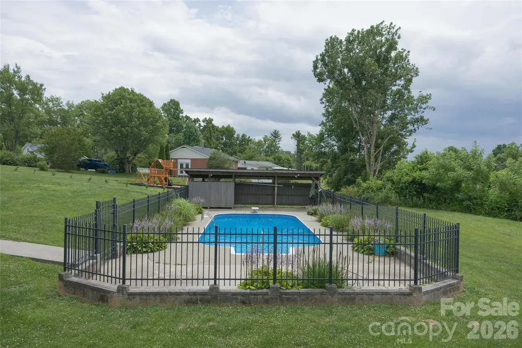 102 Phillips Road Spruce Pine NC 28777