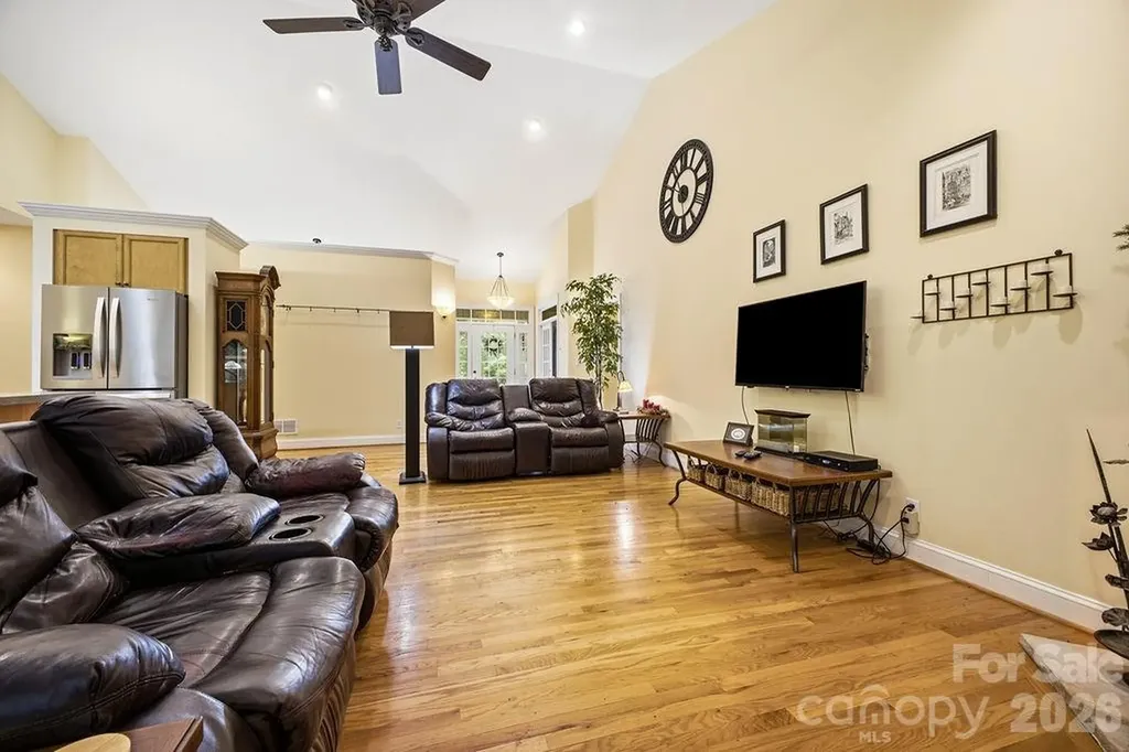 3121 Cove Loop Road Hendersonville NC 28739