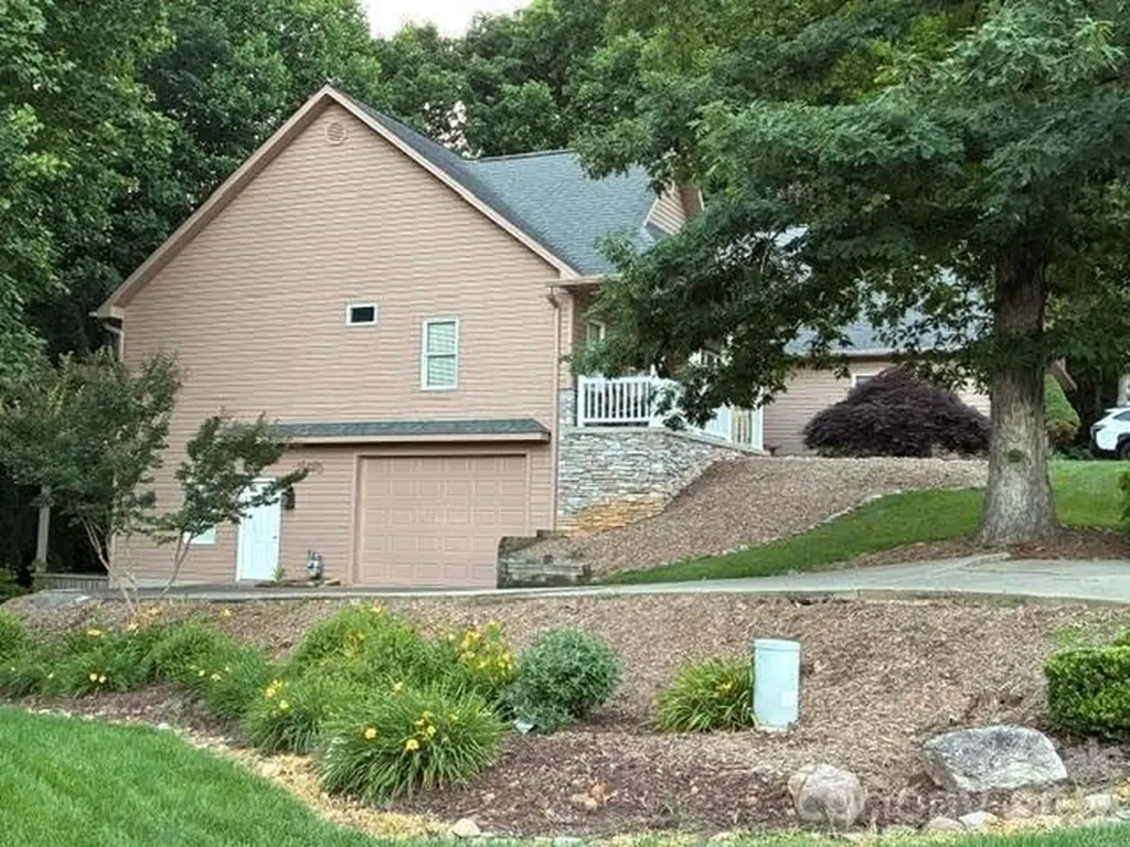 3121 Cove Loop Road Hendersonville NC 28739