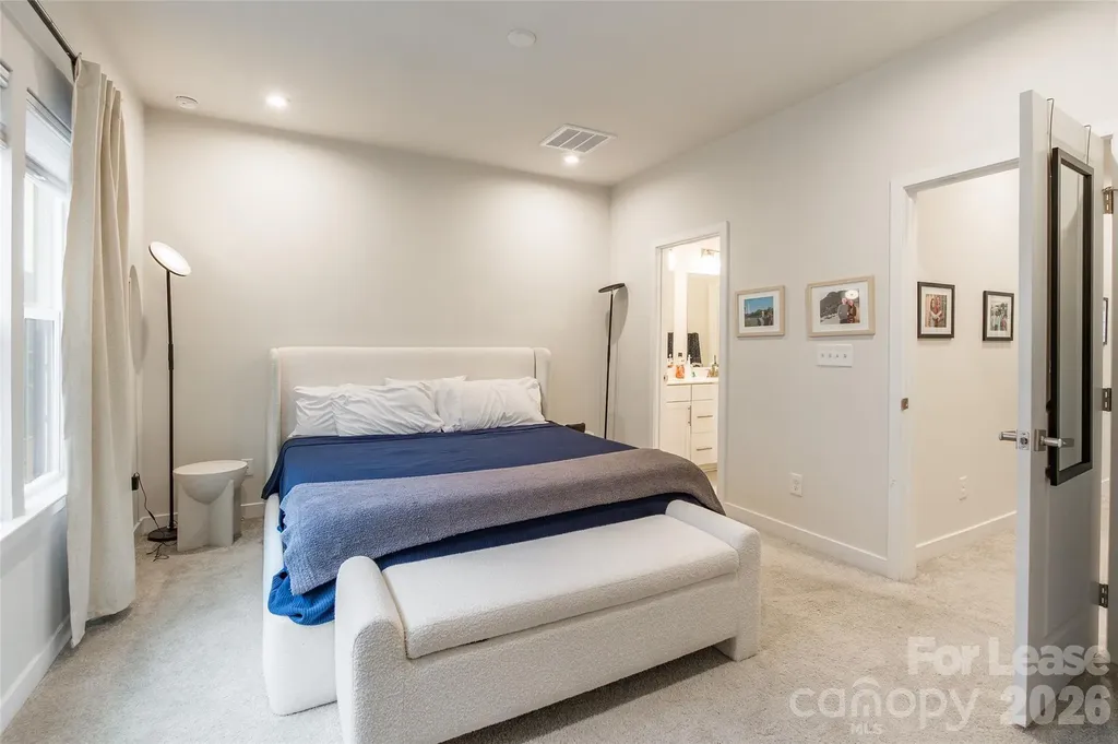 924 Broad River Lane Charlotte NC 28211