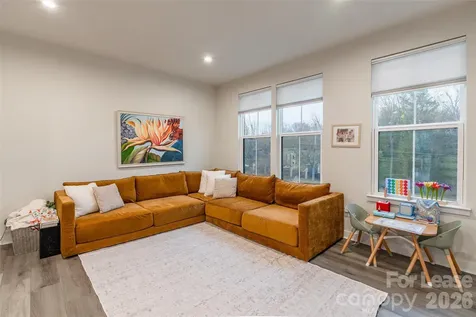 924 Broad River Lane Charlotte NC 28211