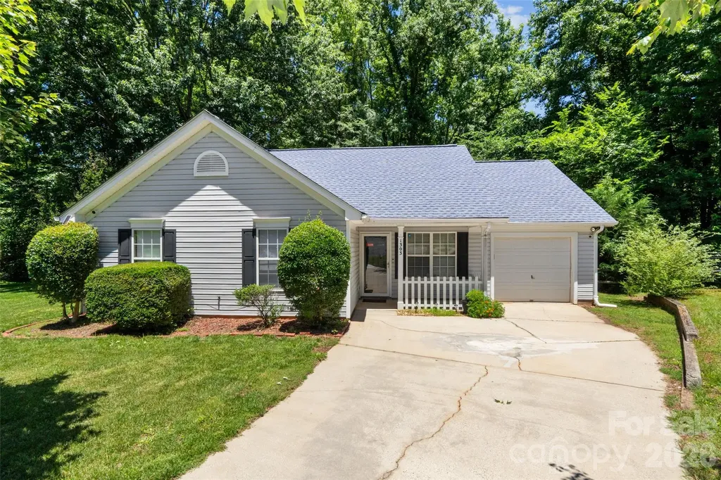 1303 Long Grass Court Charlotte NC 28216