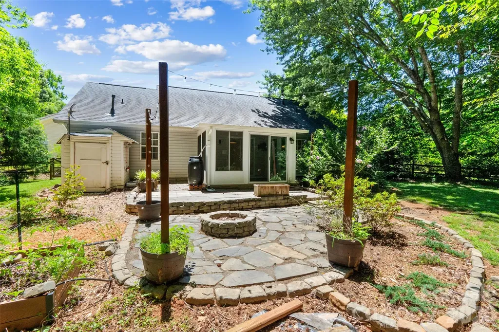1303 Long Grass Court Charlotte NC 28216