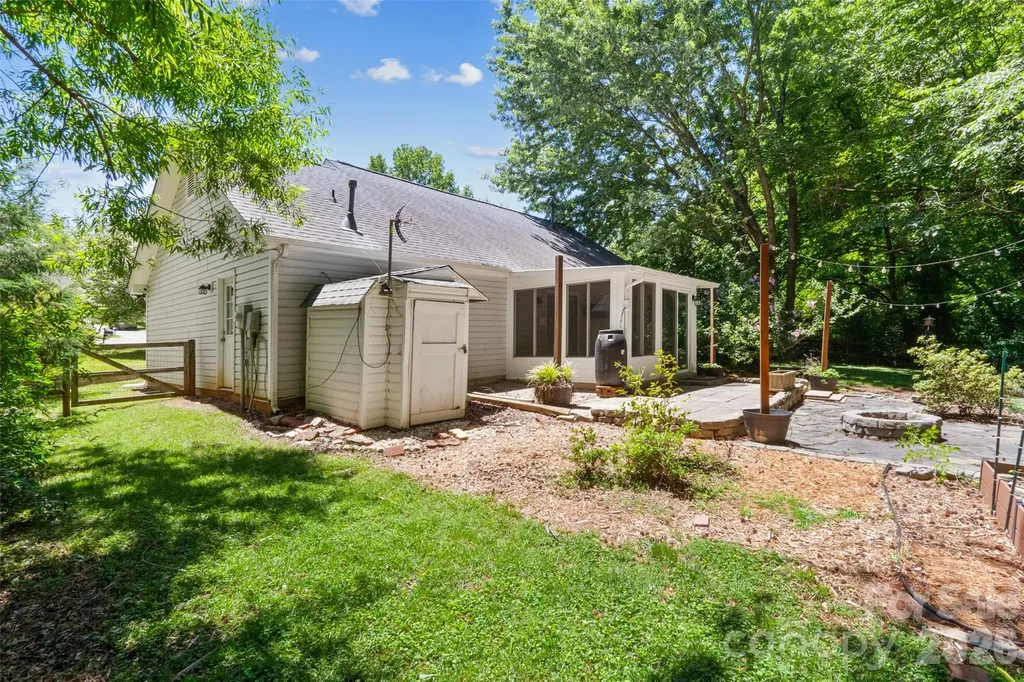 1303 Long Grass Court Charlotte NC 28216