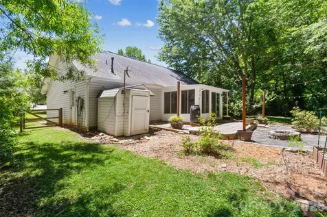 1303 Long Grass Court Charlotte NC 28216