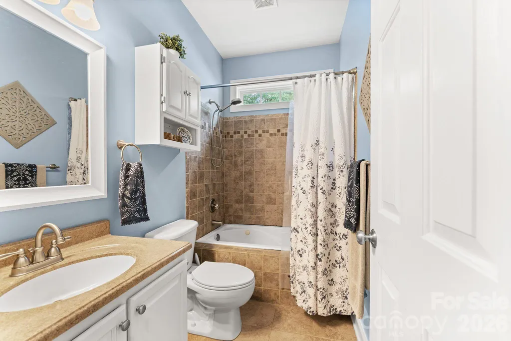 1900 Austin Place Lane Winston Salem NC 27127
