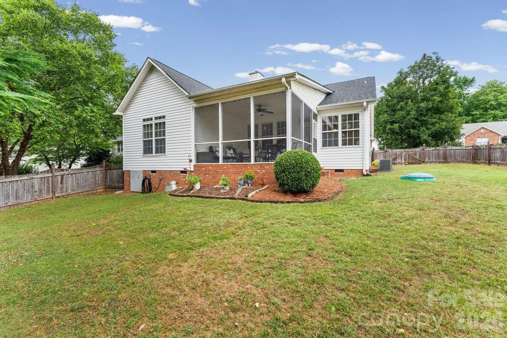 1900 Austin Place Lane Winston Salem NC 27127