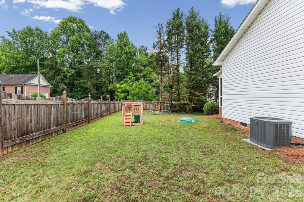 1900 Austin Place Lane Winston Salem NC 27127