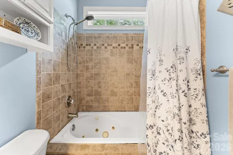 1900 Austin Place Lane Winston Salem NC 27127