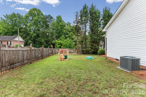 1900 Austin Place Lane Winston Salem NC 27127