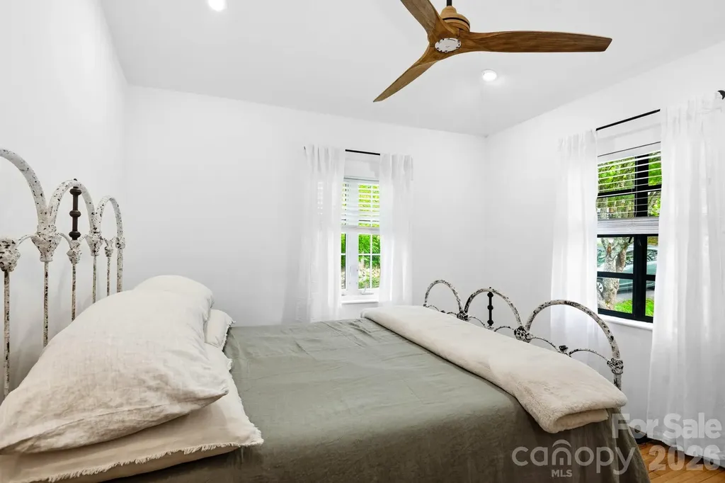 38 Aurora Drive Asheville NC 28805