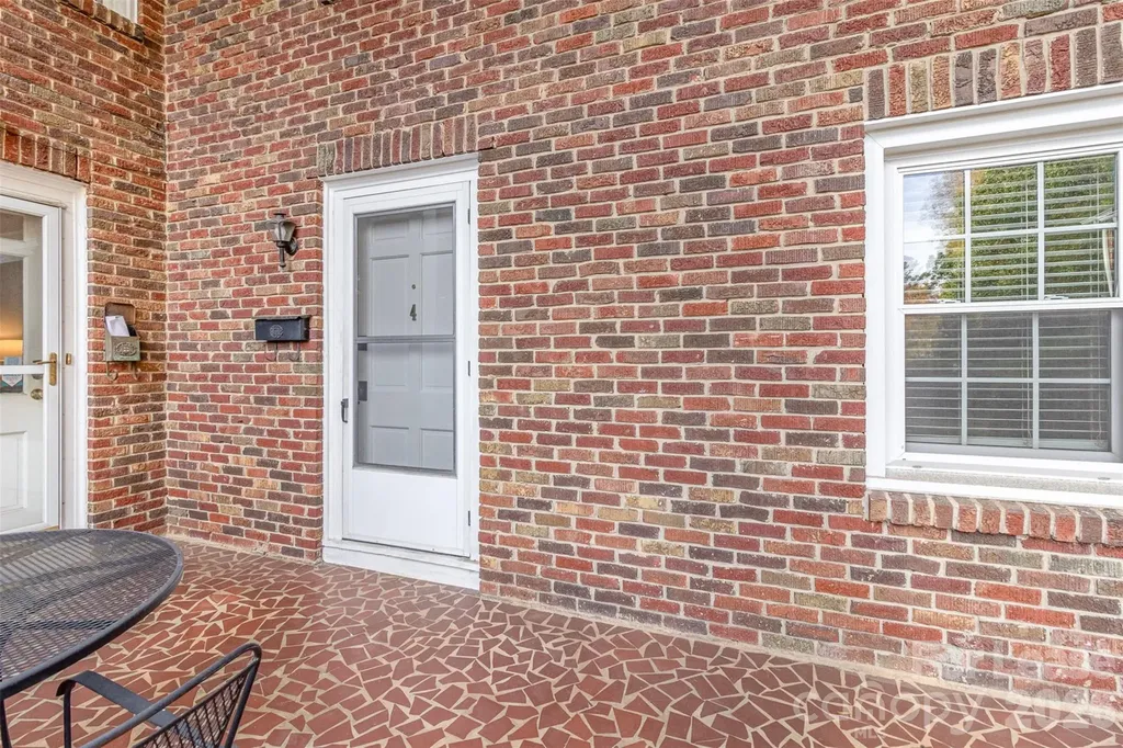 2240 Roswell Avenue Charlotte NC 28207