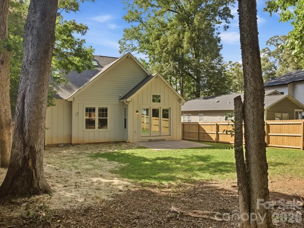 129 S Gardner Avenue Charlotte NC 28208