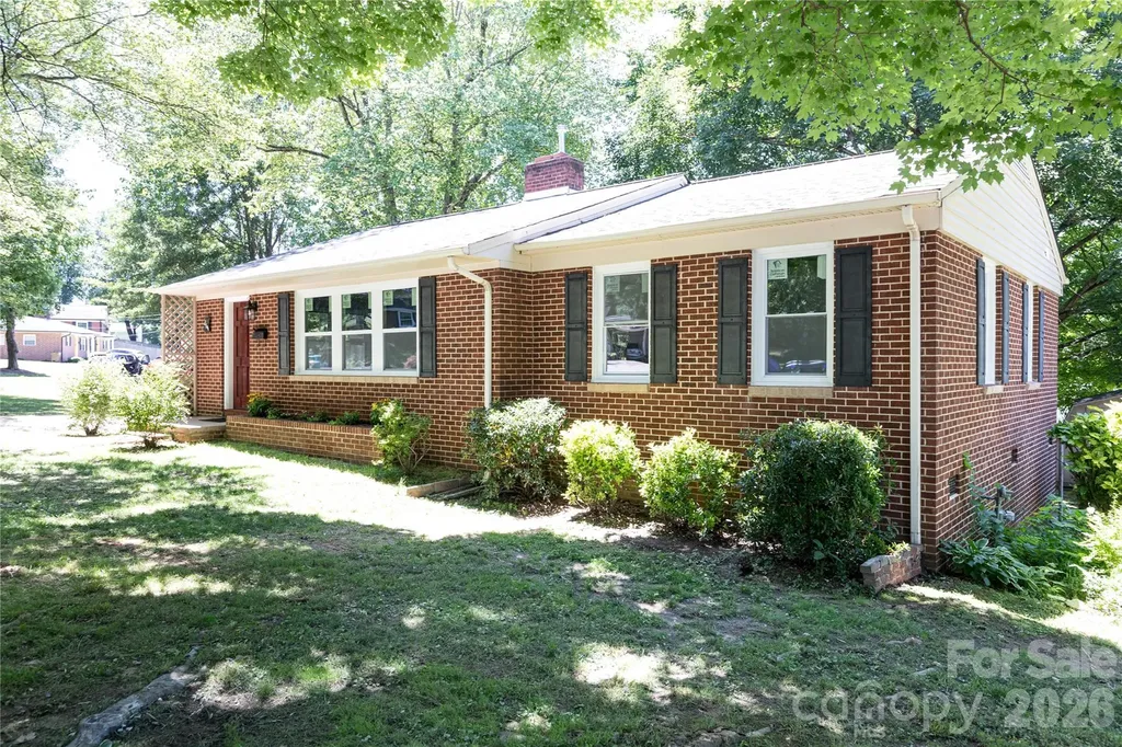 Lincolnton NC, 214 Mcginnis Avenue