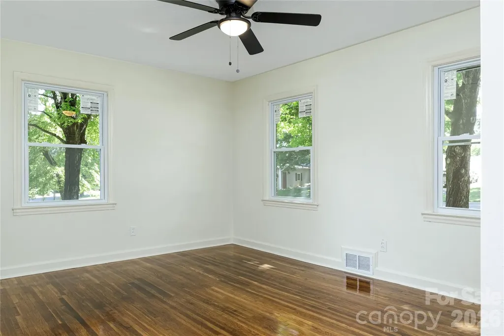 214 Mcginnis Avenue Lincolnton NC 28092