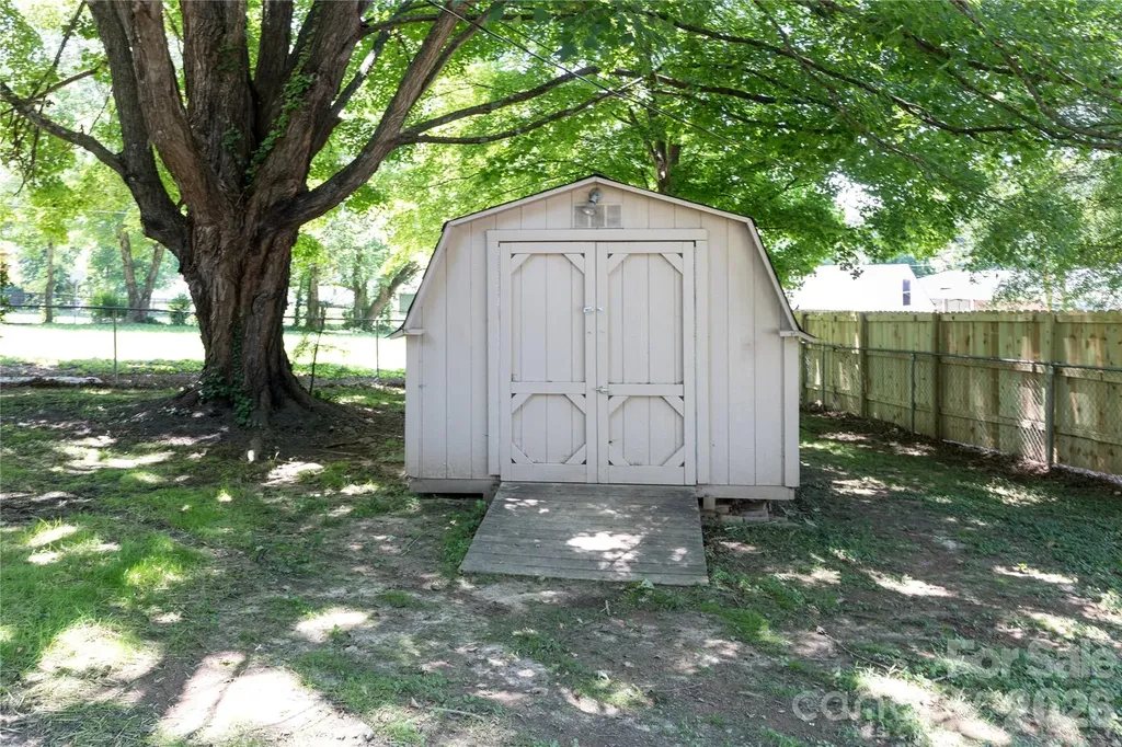 214 Mcginnis Avenue Lincolnton NC 28092