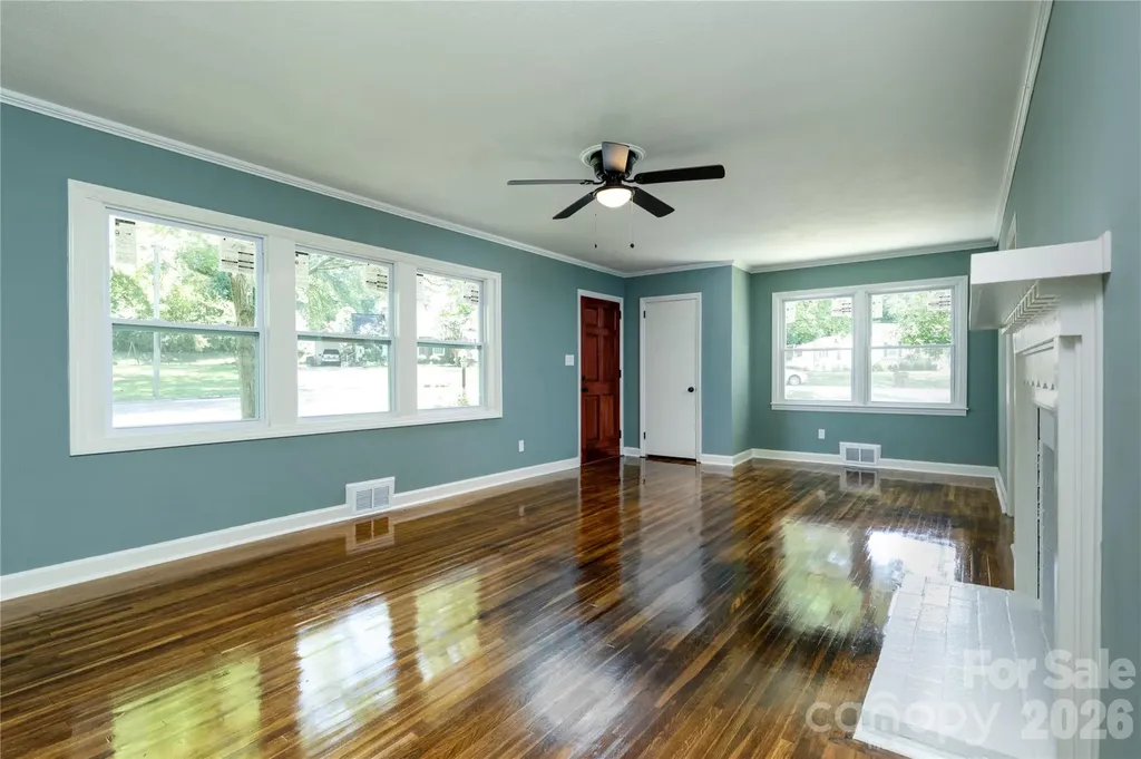 214 Mcginnis Avenue Lincolnton NC 28092