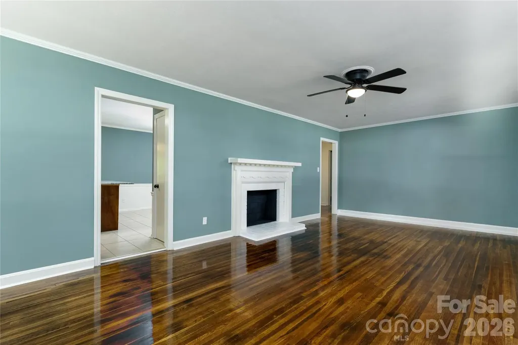 214 Mcginnis Avenue Lincolnton NC 28092