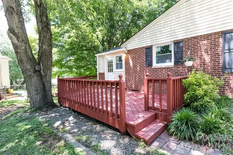 214 Mcginnis Avenue Lincolnton NC 28092